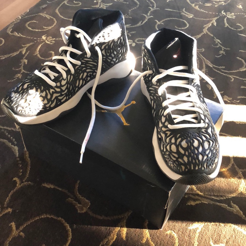 Jordan ultra.fly men size 8 black and red